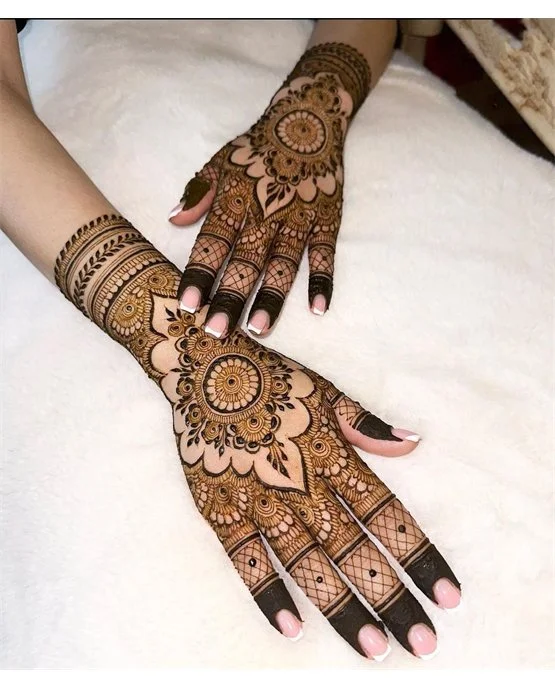 Modern Minimal Best Mehndi Design